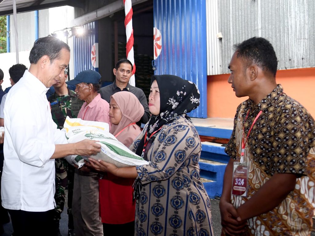 Presiden Jokowi: Cadangan Beras Harus Ada Meski Produksi Surplus